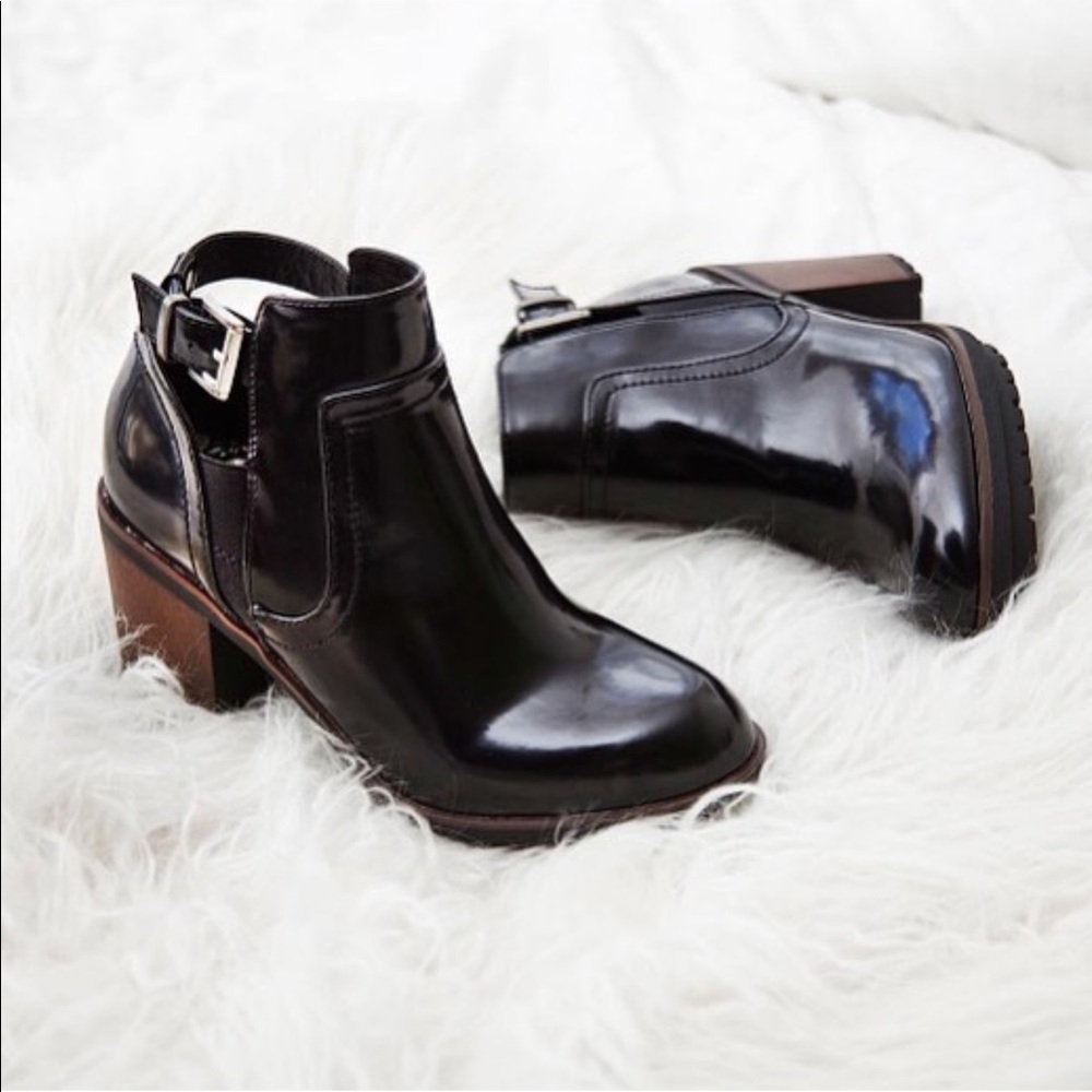 NIB Black Boxed In Rugged Sole Ankle Boots - Picture 2 of 7
